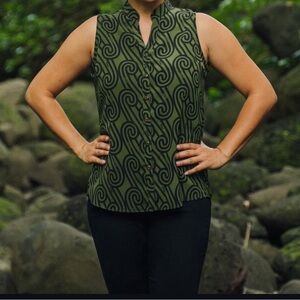 Hina - Ho’ala top in Kalauao moss